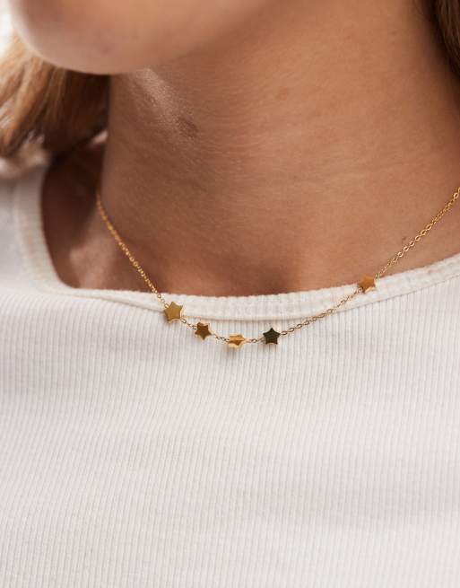 ASOS DESIGN - Collana corta in acciaio inossidabile resistente all'acqua dorata con dettagli a stelle e confezione regalo