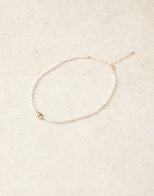 ASOS DESIGN - Collana dorata con pendente effetto metallo fuso e perle sintetiche, 2 di 3