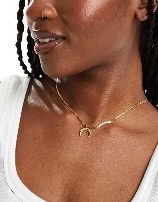 ASOS DESIGN - Collana dorata in acciaio inossidabile resistente all'acqua con dettaglio a forma di corno