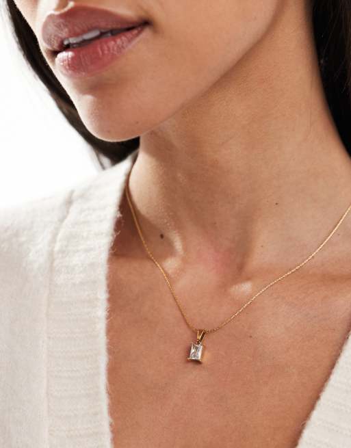 ASOS DESIGN - Collana in acciaio inossidabile color oro con pendente in zirconia cubica con bustina regalo