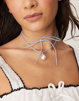 ASOS DESIGN - Collana in cordoncino blu con pendente con perla | ASOS
