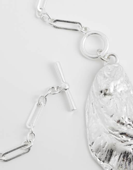 ASOS DESIGN - Collana lunga a catenina color argento con barretta a T e ciondolo a conchiglia, 2 di 4