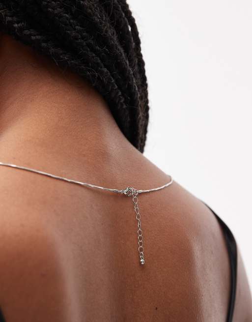 ASOS DESIGN - Collana lunga con ciondolo circolare argentato, 3 di 3