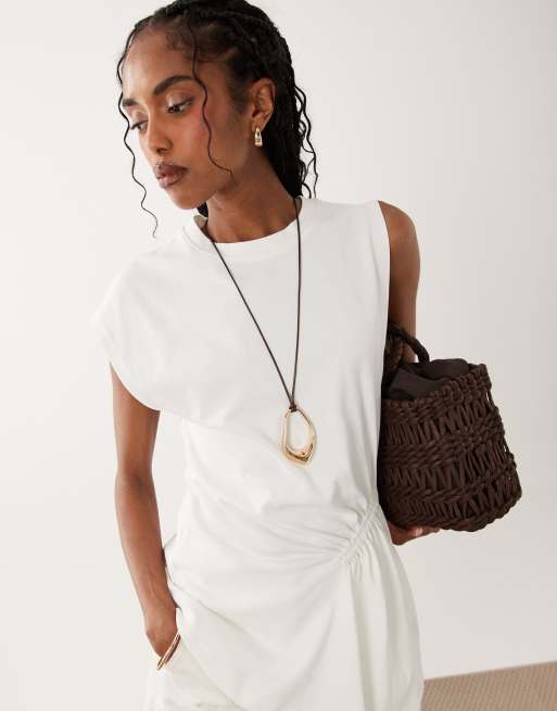ASOS DESIGN - Collana lunga in corda con pendente astratto color oro