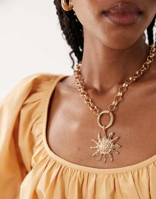 ASOS DESIGN - Collana tonalità oro spazzolato con catena spessa e ciondolo a forma di sole, 2 di 4