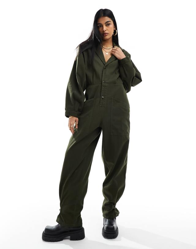 ASOS DESIGN - collared boilersuit with button detail leg in khaki