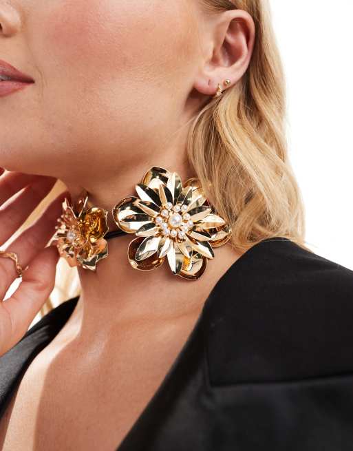 ASOS DESIGN - Collarino color oro con design a fiore doppio