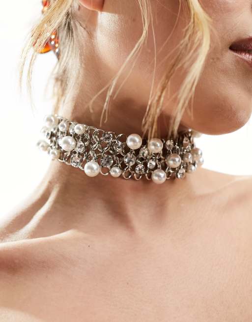 ASOS DESIGN - Collarino con perle sintetiche e cristalli misti color argento