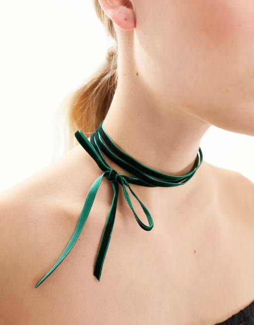ASOS DESIGN - Collarino in velluto verde con fiocco