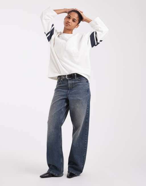 ASOS DESIGN college-sweatshirt med applikation i creme, 2 af 4