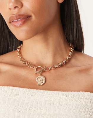 ASOS DESIGN - Collier avec barre en T et pendentif coquillage - Doré