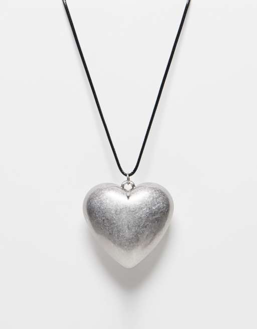 ASOS DESIGN - Collier avec gros pendentif cœur en relief - Argenté
