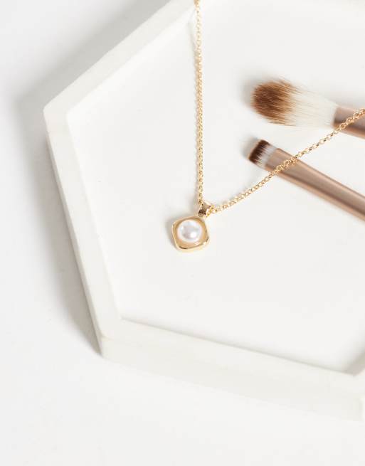 ASOS DESIGN collier avec pendentif en perle fantaisie finition dorée, 2 de 4