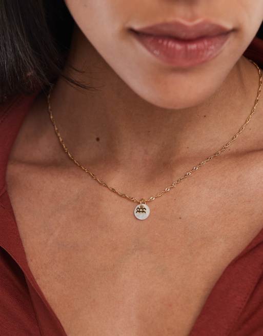 ASOS DESIGN - Collier en plaqué or 14 carats à pendentif disque en perle fantaisie et symbole signe astrologique Verseau avec pochette cadeau