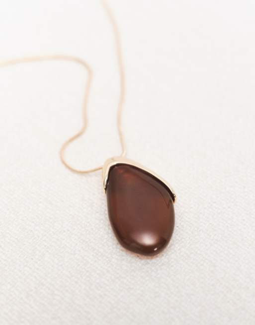 ASOS DESIGN - Collier long avec pendentif en métal et résine bordeaux - Doré, 3 de 7