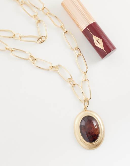 ASOS DESIGN collier multi-rangs avec grand pendentif en résine bordeaux finition dorée, 3 de 5