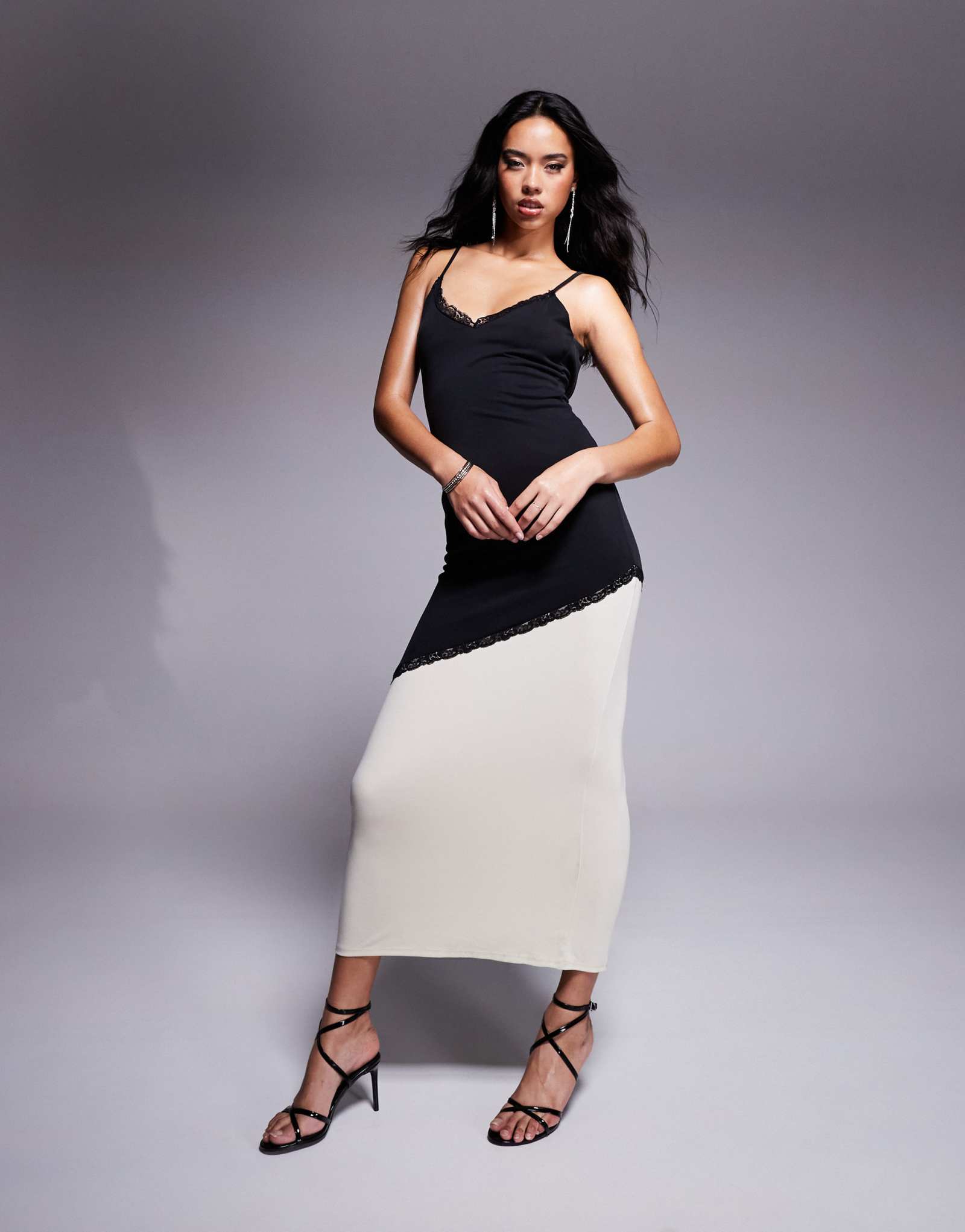 Макси-платье-комбинация ASOS DESIGN color block с кружевной отделкой в монохромном стиле