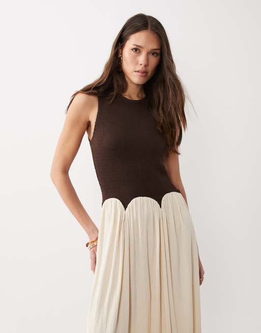 ASOS DESIGN colour block crinkle midi dress in chocolate & cream, 2 of 4