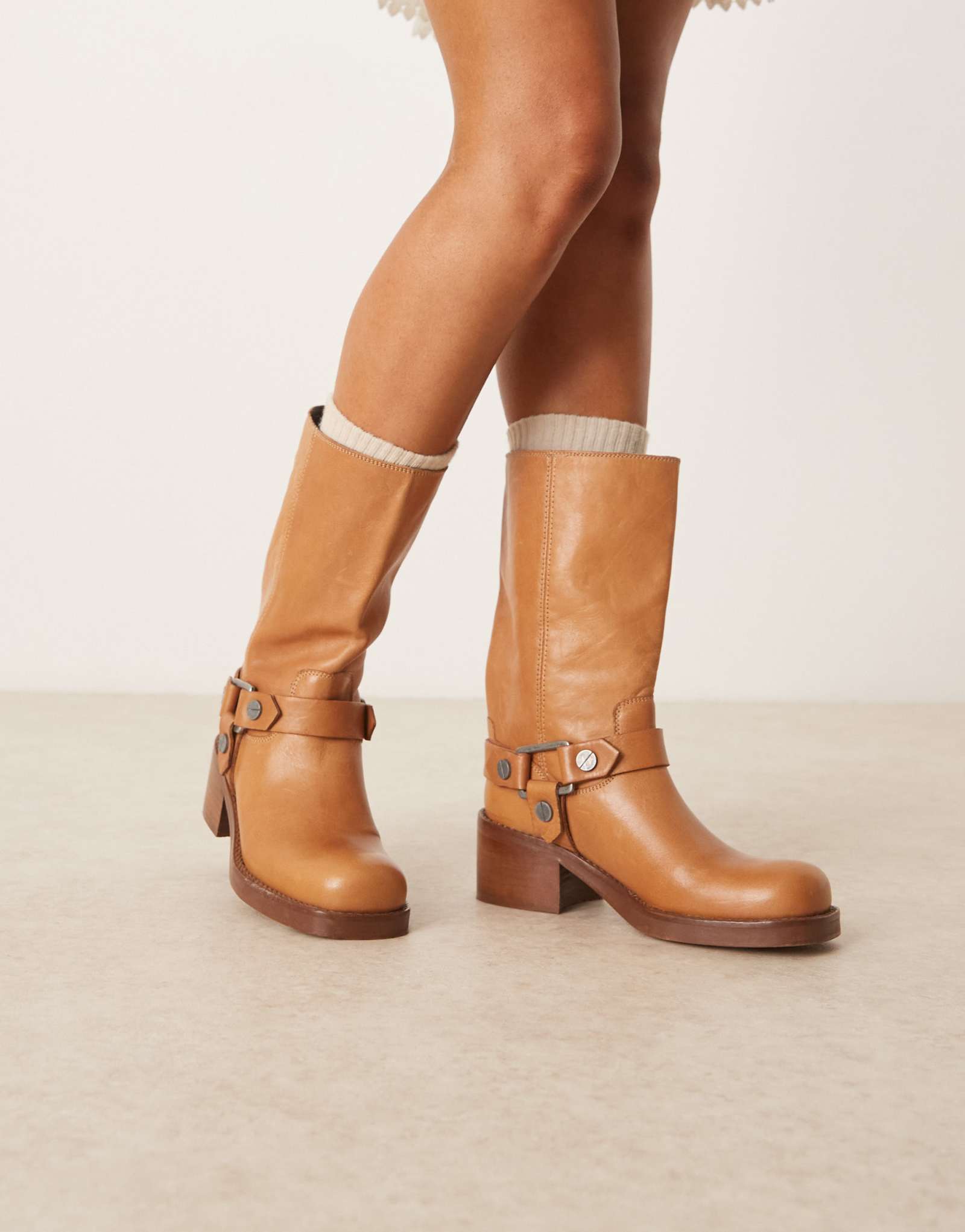 Кожаные сапоги для дальнобойщиков ASOS DESIGN Colton premium из верблюжьей кожи