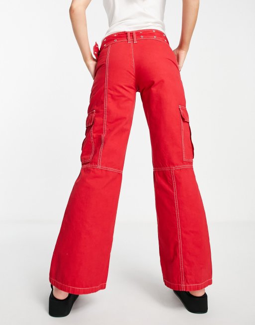 ASOS DESIGN - Combat flare broek met contrasterende stiksels en riem in rood, 4 van 4