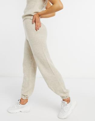 ASOS DESIGN - Combi-set - Gebreide joggingbroek in lichtbeige | ASOS