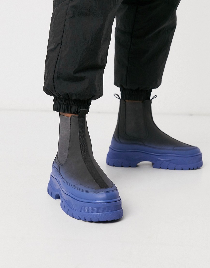 ASOS DESIGN - Combi-set met Chelsea sneakerlaarzen van imitatiesuède met spray-effect en dikke zool in grijs-Zwart