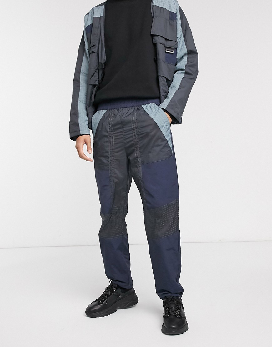 ASOS DESIGN - Combi-set met ruimvallende nylon broek met patchwork-Blauw