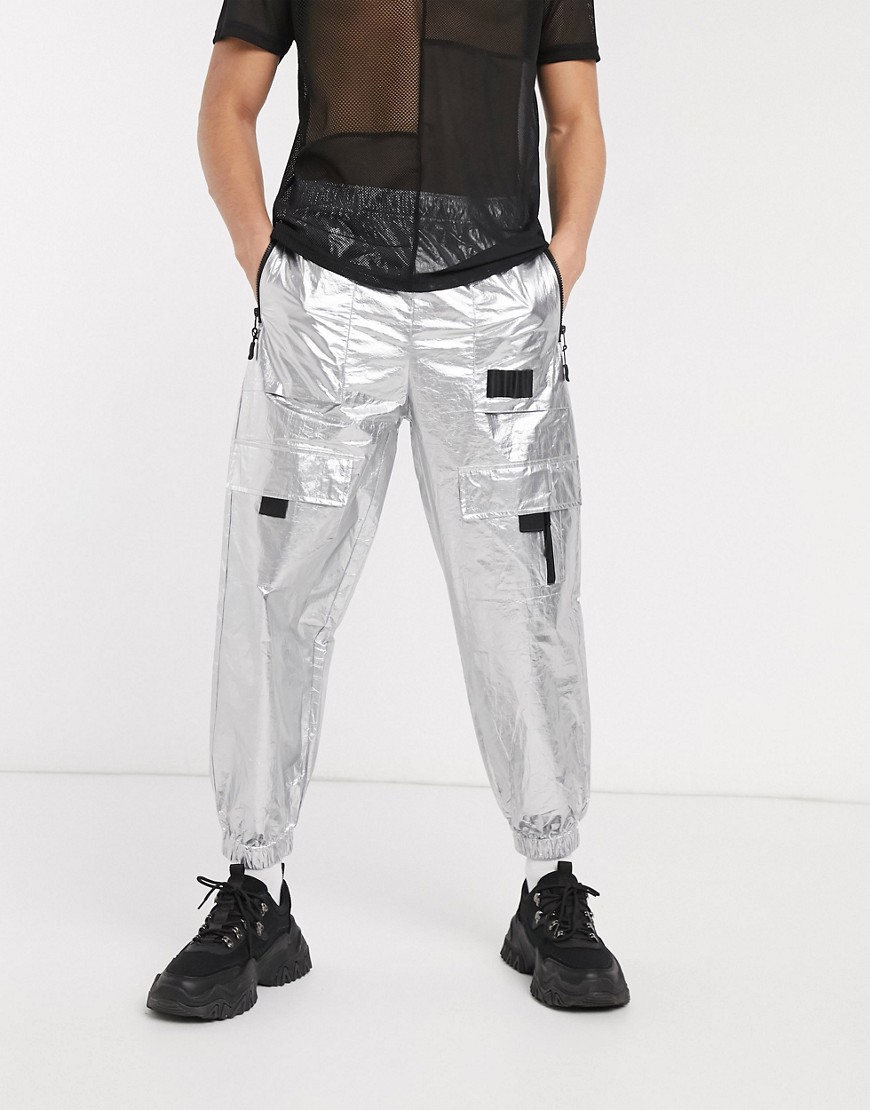 ASOS DESIGN - Combi-set - Oversized smaltoelopende tech-joggingbroek met contrasterende rits in zilver