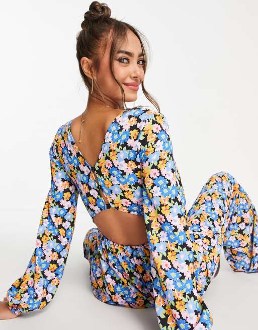 ASOS DESIGN - Combinaison à manches longues en crêpe effet boule boutonnée au dos - Bleu fleuri, 3 de 4