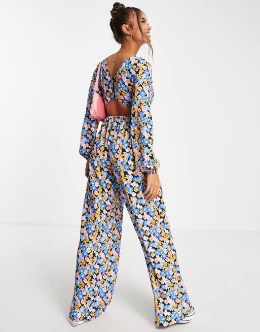 ASOS DESIGN - Combinaison à manches longues en crêpe effet boule boutonnée au dos - Bleu fleuri, 4 de 4