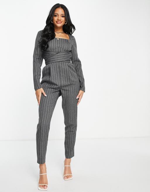 ASOS DESIGN Combinaison ajust e avec pantalon coupe carotte et manches fendues Fines rayures grises