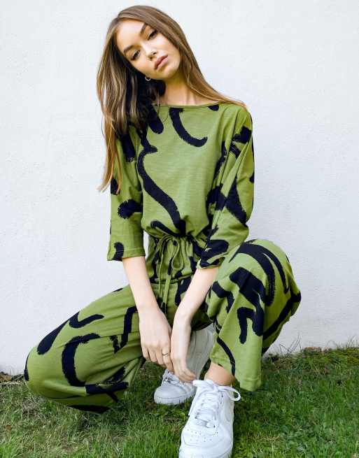 ASOS DESIGN - Combinaison casual en jersey flammé avec liens à nouer à la taille - Olive