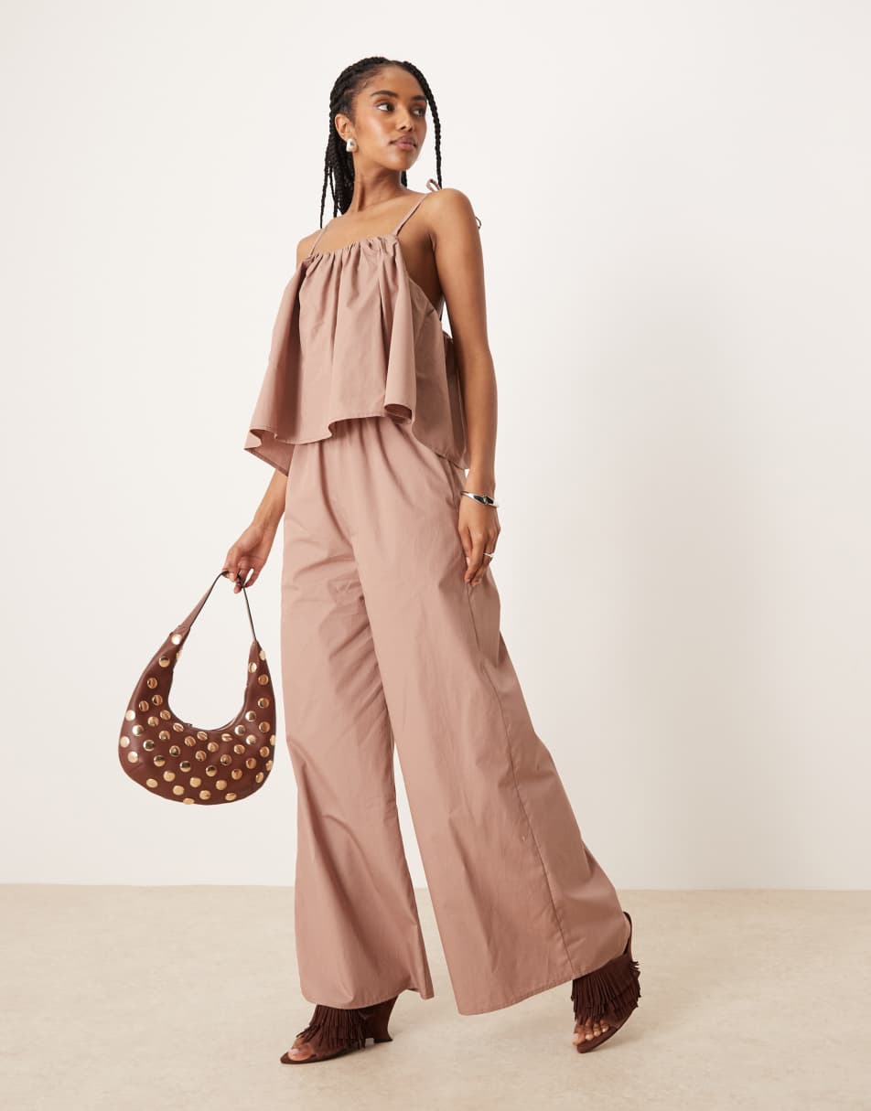 ASOS DESIGN - Combinaison double couche large multi positions - Taupe-Marron