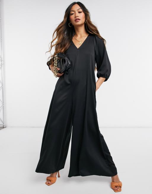 ASOS DESIGN - Combinaison minimaliste en satin col en V et manches bouffantes