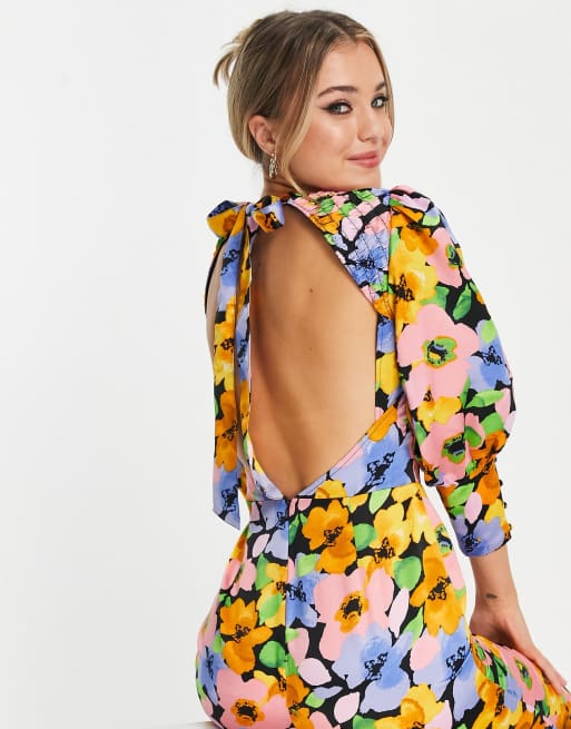ASOS DESIGN - Combinaison satinée à manches ballon avec dos ouvert et imprimé floral aux couleurs vives , 2 de 4