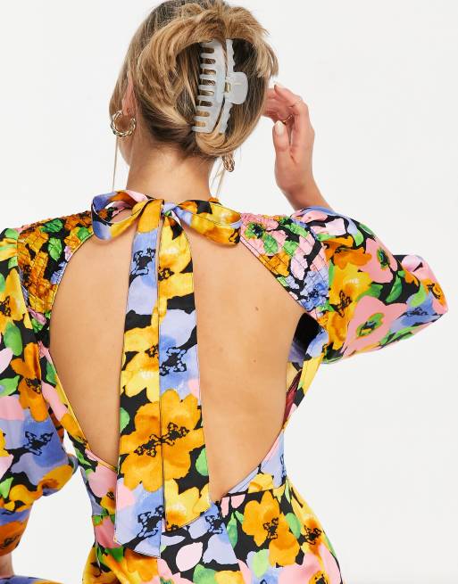 ASOS DESIGN - Combinaison satinée à manches ballon avec dos ouvert et imprimé floral aux couleurs vives , 3 de 4