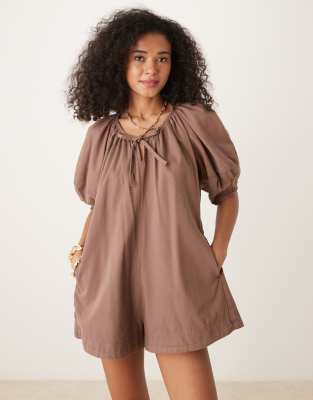 ASOS DESIGN - Combishort en denim doux avec manches ballon - Moka - view 1