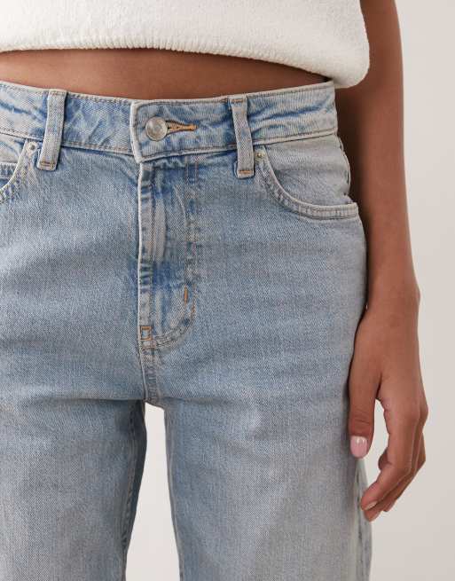ASOS DESIGN comfort stretch straight leg jeans in lightwash with knee rip, 4 of 5