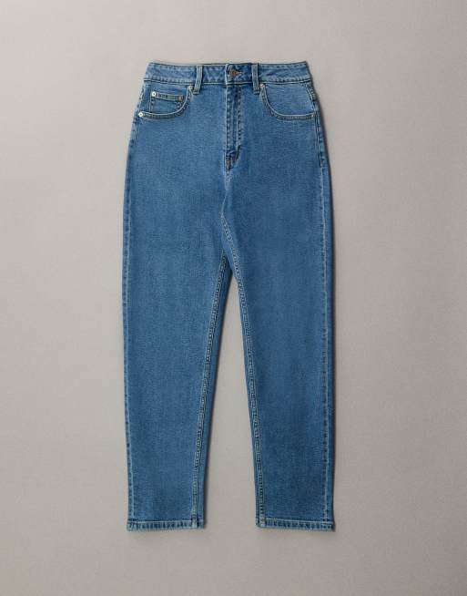 ASOS DESIGN - Comfortabele slim-fit mom jeans in effen blauw, 5 van 7