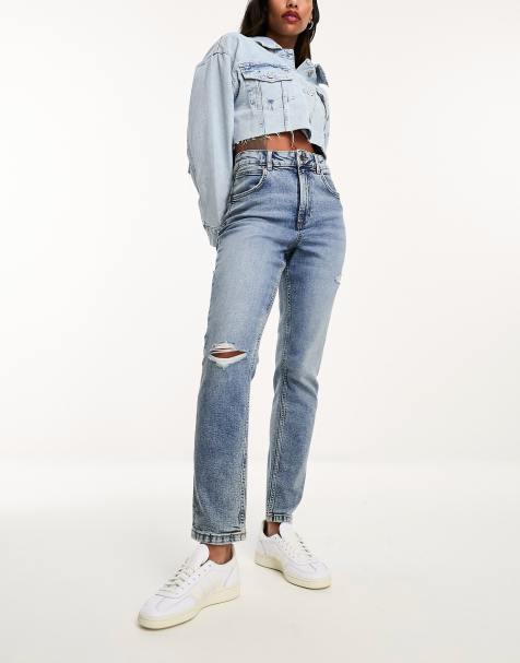 ASOS DESIGN - Comfortabele slim-fit mom jeans met scheur in middenblauw - view 1