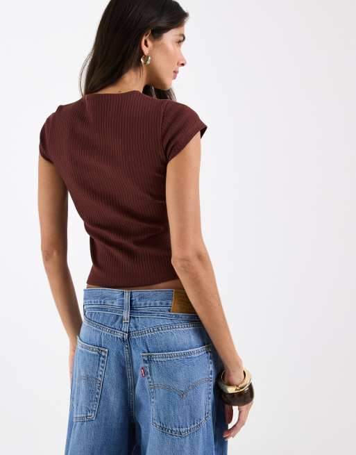 ASOS DESIGN - Compact geribbeld vest met knopen en korte mouwen in vijgkleur, 4 van 4