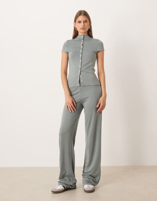 ASOS DESIGN compact heavyweight short sleeve button through cardigan co-ord in grey, 4 of 4