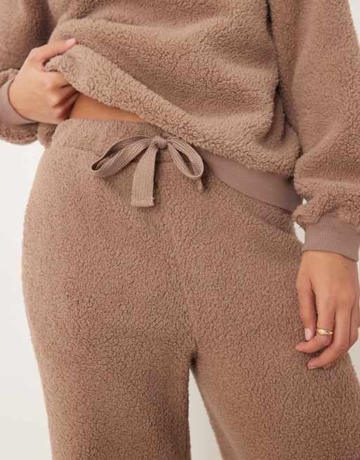 ASOS DESIGN - Completo da casa marrone chiaro soffice con pantaloni a fondo ampio e felpa girocollo, 2 di 4