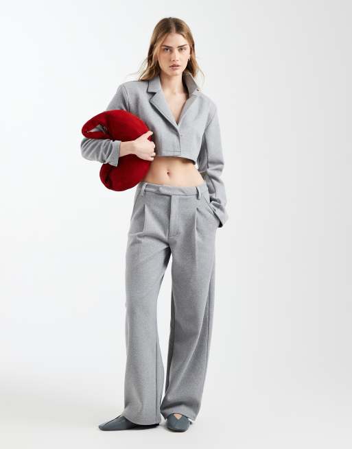 ASOS DESIGN - Completo grigio spazzolato con blazer corto e pantaloni sartoriali a fondo ampio