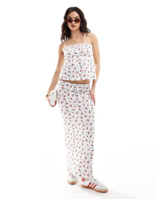 ASOS DESIGN - Completo in pizzo con stampa di ciliegie e allacciatura composto da gonna a colonna e top a fascia