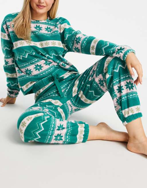 ASOS DESIGN - Completo natalizio in micropile con felpa e joggers rosa e verde con motivo Fair Isle