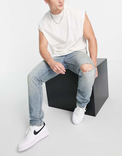 ASOS DESIGN – Cone Mill – Niebieskie jeansy o dopasowanym kroju typu „American classic” w stylu vintage z rozdarciem na kolanie