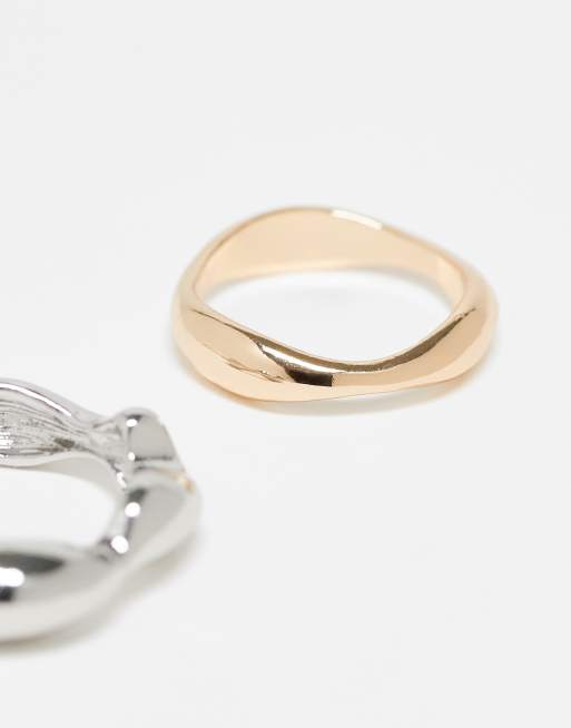 ASOS DESIGN - Confezione da 2 anelli tonalità argento e oro effetto metallo fuso, 2 di 3
