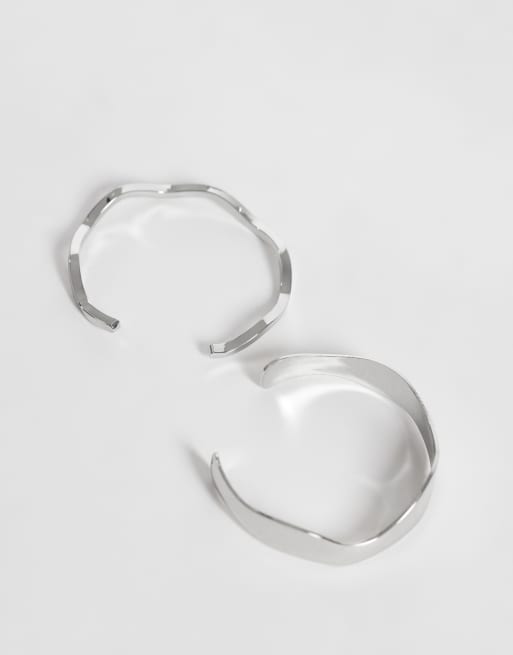 ASOS DESIGN confezione da 2 bracciali rigidi semplici color argento, 2 di 3