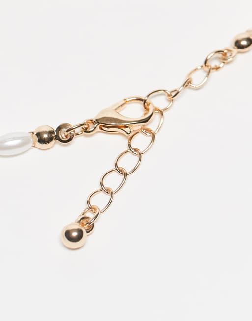 ASOS DESIGN - Confezione da 3 bracciali dorati con perle sintetiche, 2 di 3